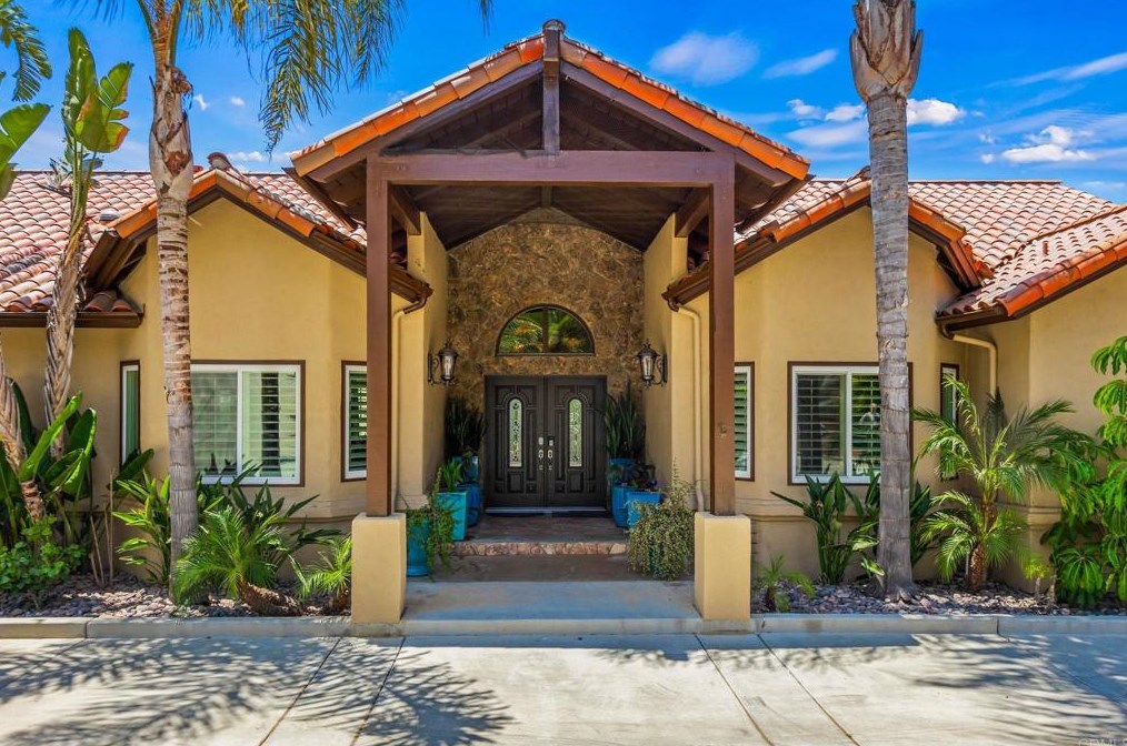 29862 Kirsten Ln, Vista, CA 92084-1140