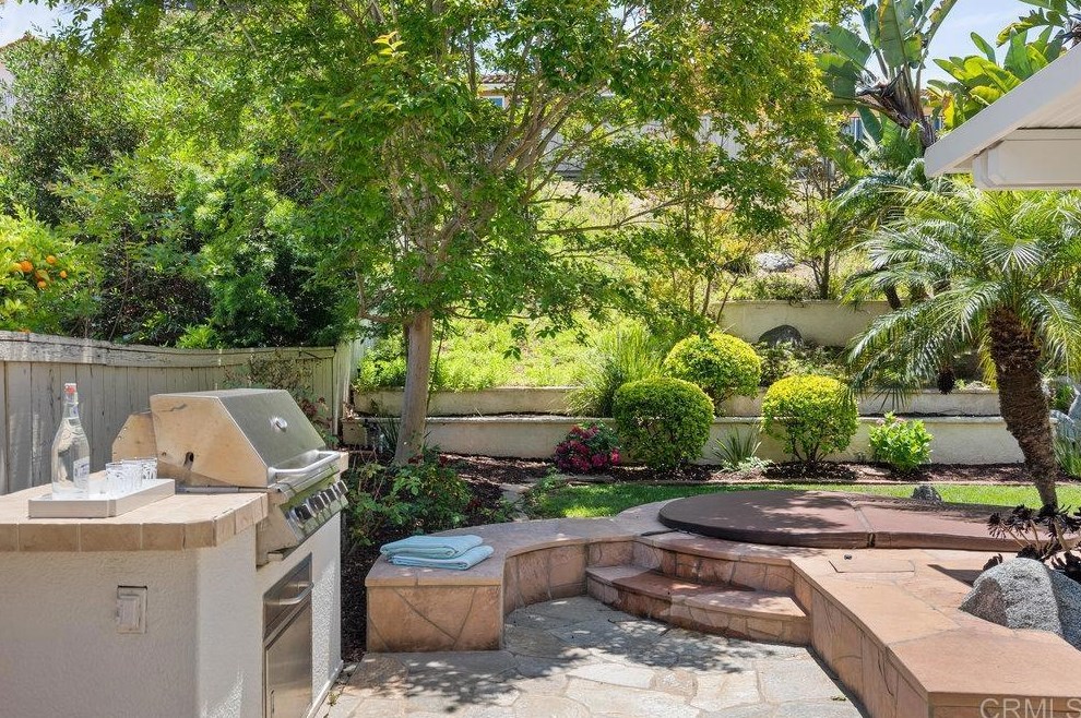 1963 White Birch Dr, Vista CA 92081-7317 exterior