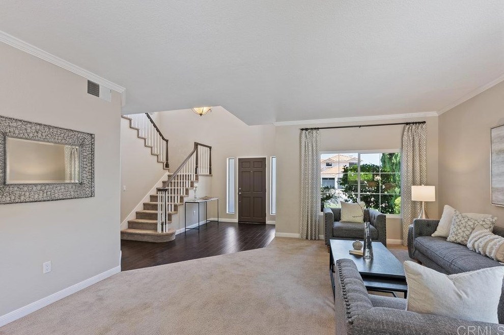 1963 White Birch Dr, Vista CA 92081-7317 exterior