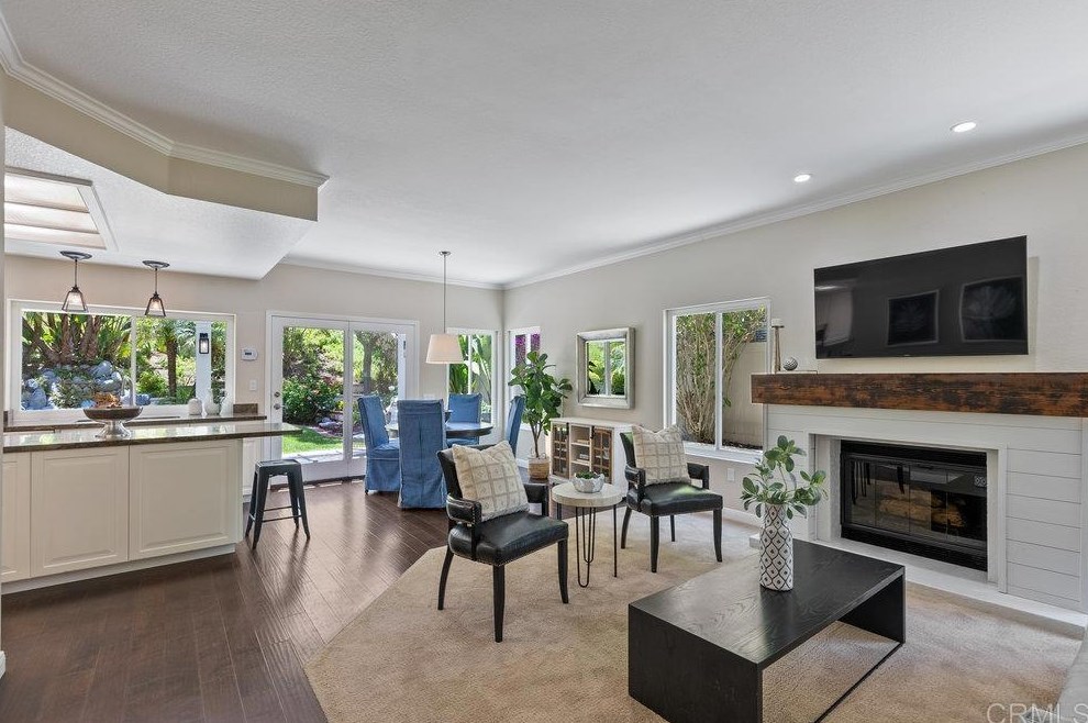 1963 White Birch Dr, Vista CA 92081-7317 exterior