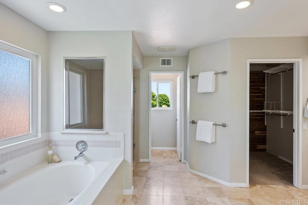 1963 White Birch Dr, Vista CA 92081-7317 exterior