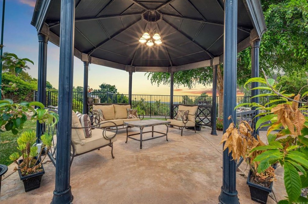 377 Apollo Dr, Vista CA  92084-4325 exterior