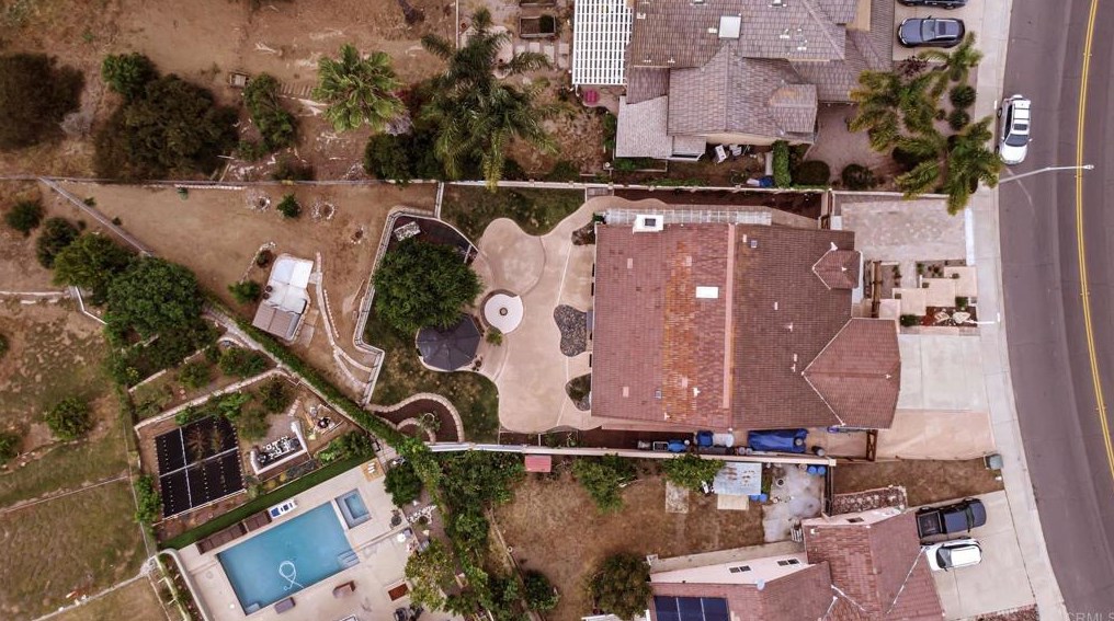 377 Apollo Dr, Vista CA  92084-4325 exterior