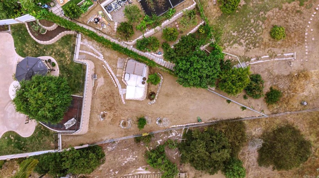 377 Apollo Dr, Vista CA  92084-4325 exterior