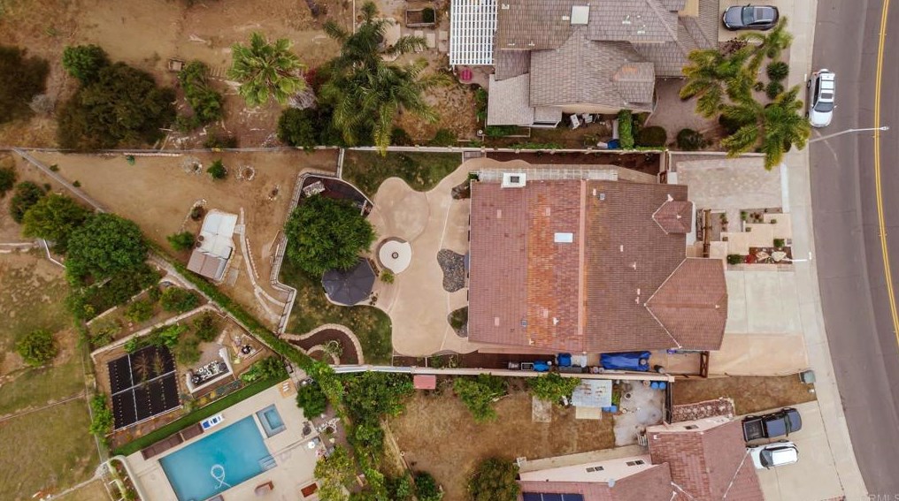 377 Apollo Dr, Vista CA  92084-4325 exterior