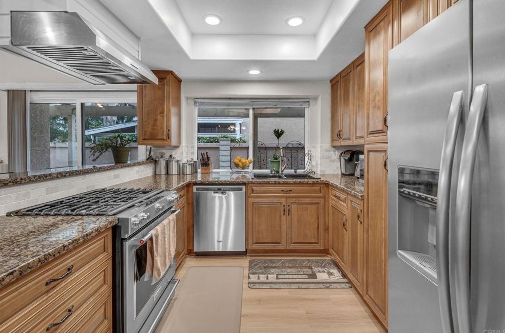 377 Apollo Dr, Vista CA  92084-4325 exterior