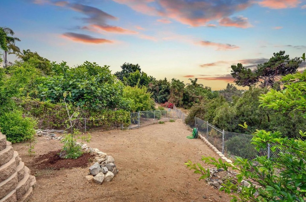 377 Apollo Dr, Vista CA  92084-4325 exterior