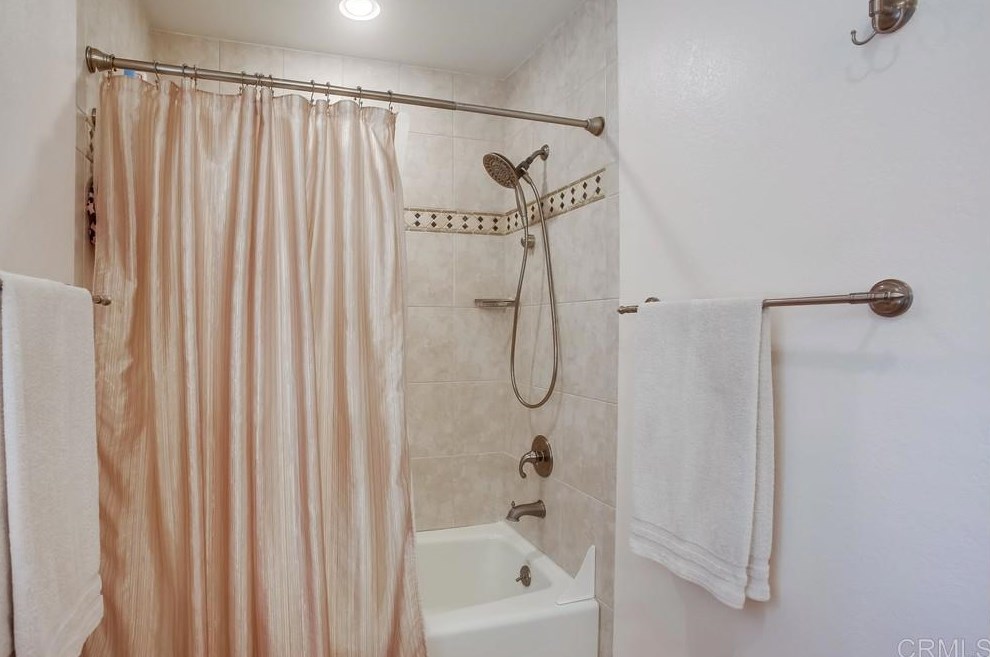 5663 Tumbleweed Way, Oceanside CA  92057-4833 exterior