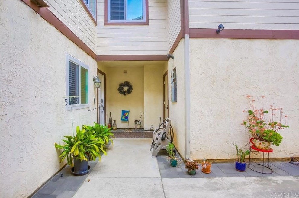 5663 Tumbleweed Way, Oceanside CA  92057-4833 exterior