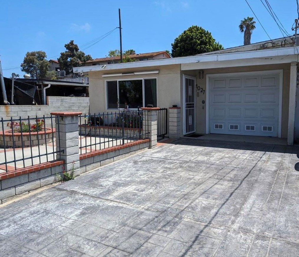 1027 Bartlett Dr, Vista, CA 92084-4317