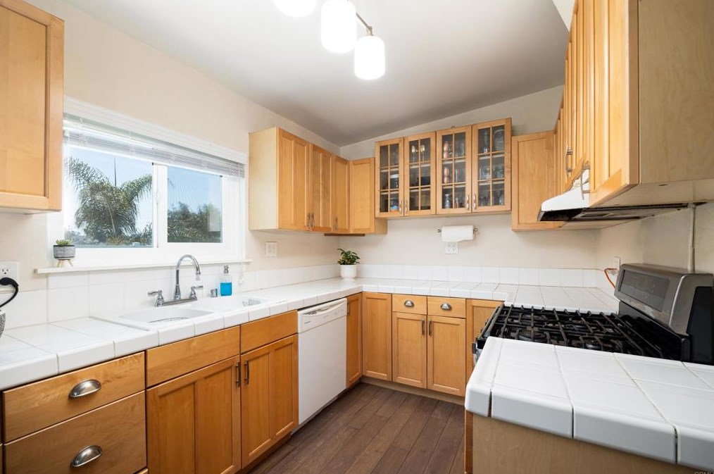 7280 Macquarie St, La Mesa, CA 91942-1425