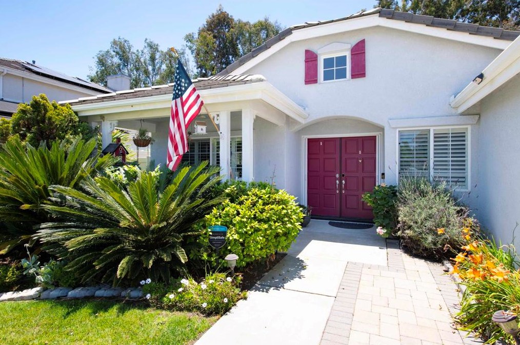 1673 Mission Meadows Dr, Oceanside, CA 92057