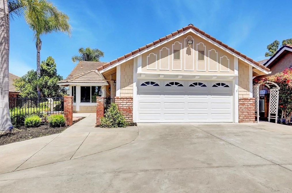 1975 Lemonwood Ln, Vista, CA 92081