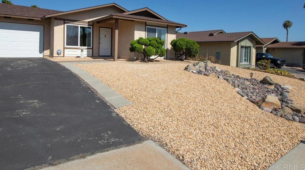 1530 Rolling Hills Dr, Oceanside, CA 92056