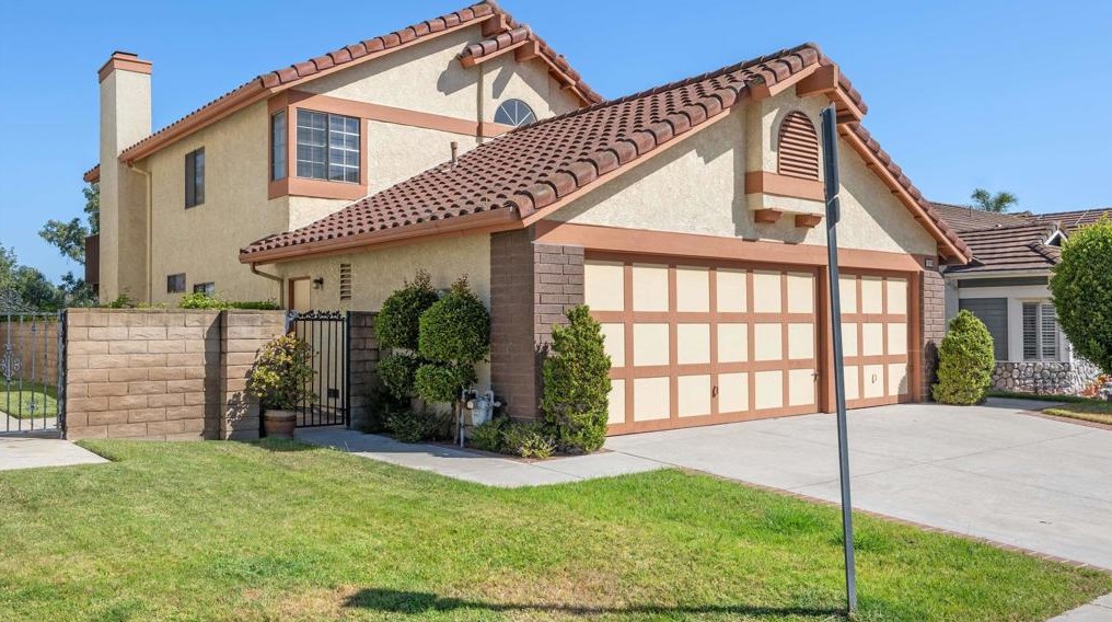 1930 Vineyard Ave, Vista, CA 92081-5320