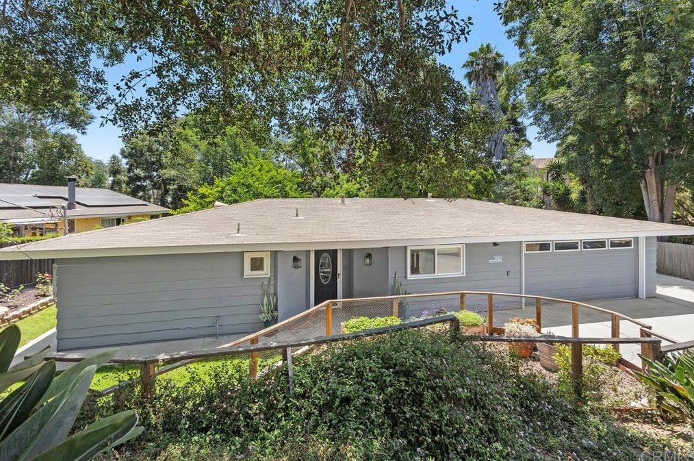 560 Lado De Loma Dr, Vista, CA 92083