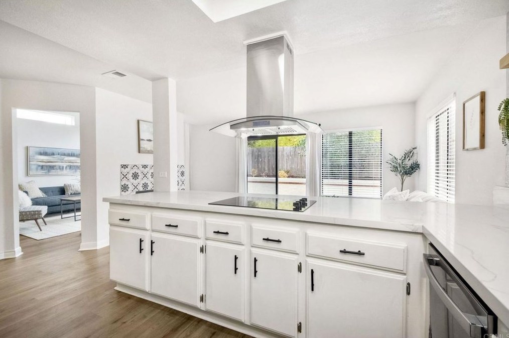 647 Paseo Rio, Vista CA  92081-6323 exterior