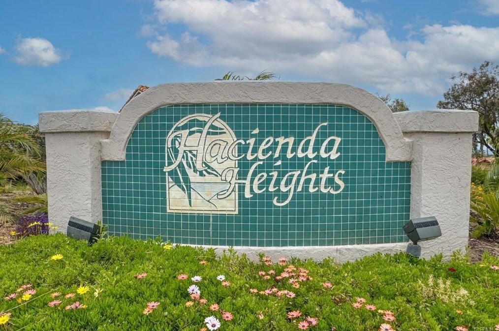 647 Paseo Rio, Vista CA  92081-6323 exterior