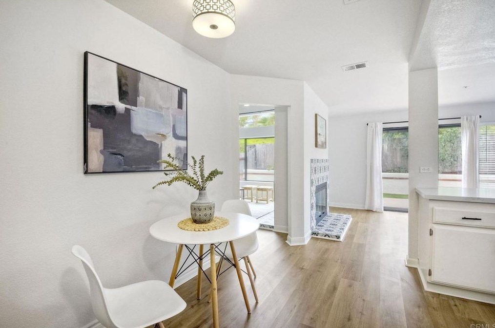 647 Paseo Rio, Vista CA  92081-6323 exterior