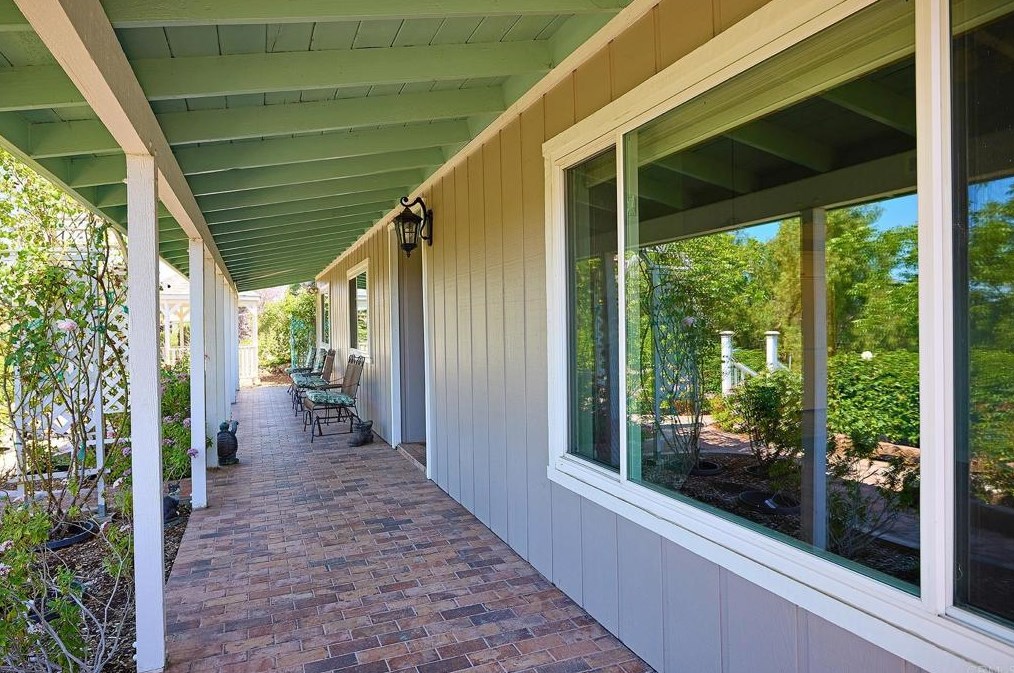 1113 Loma Vista Way, Vista, CA 92084