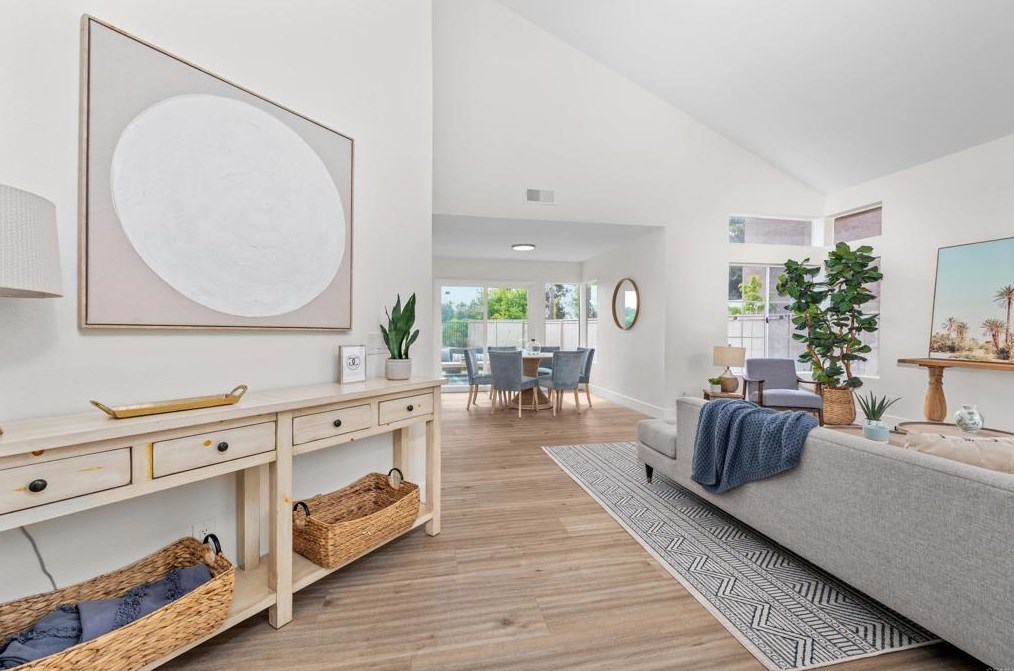 1786 Club Heights Ln, Vista, CA 92081