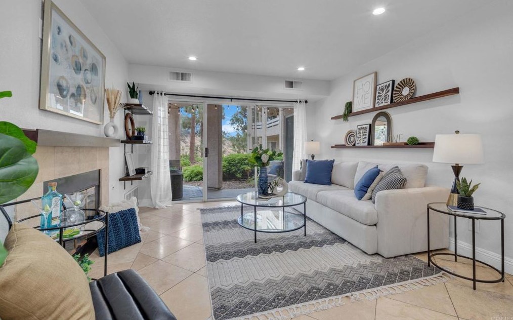 7283 Camino Degrazia #12, San Diego, CA 92111
