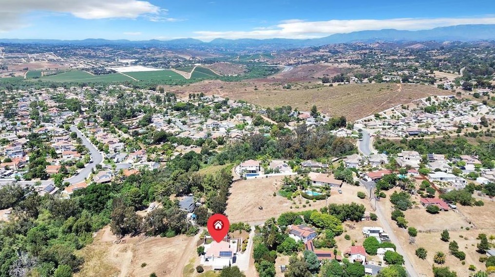 2748 Ramona Dr, Vista CA  92084-1635 exterior