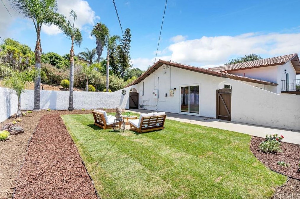 2748 Ramona Dr, Vista CA  92084-1635 exterior