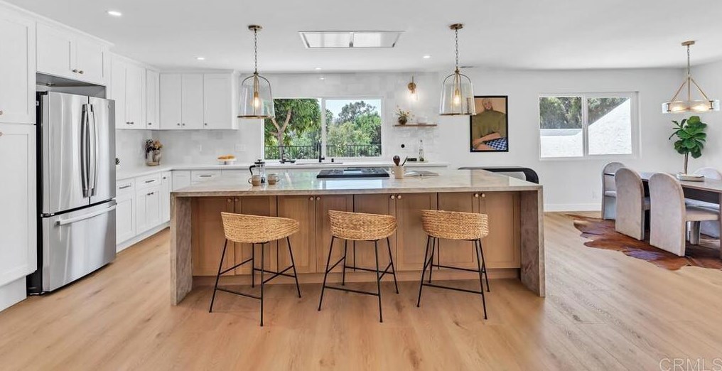 2748 Ramona Dr, Vista CA  92084-1635 exterior