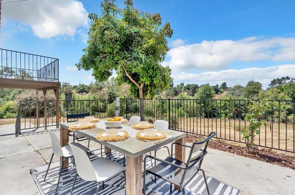2748 Ramona Dr, Vista CA  92084-1635 exterior