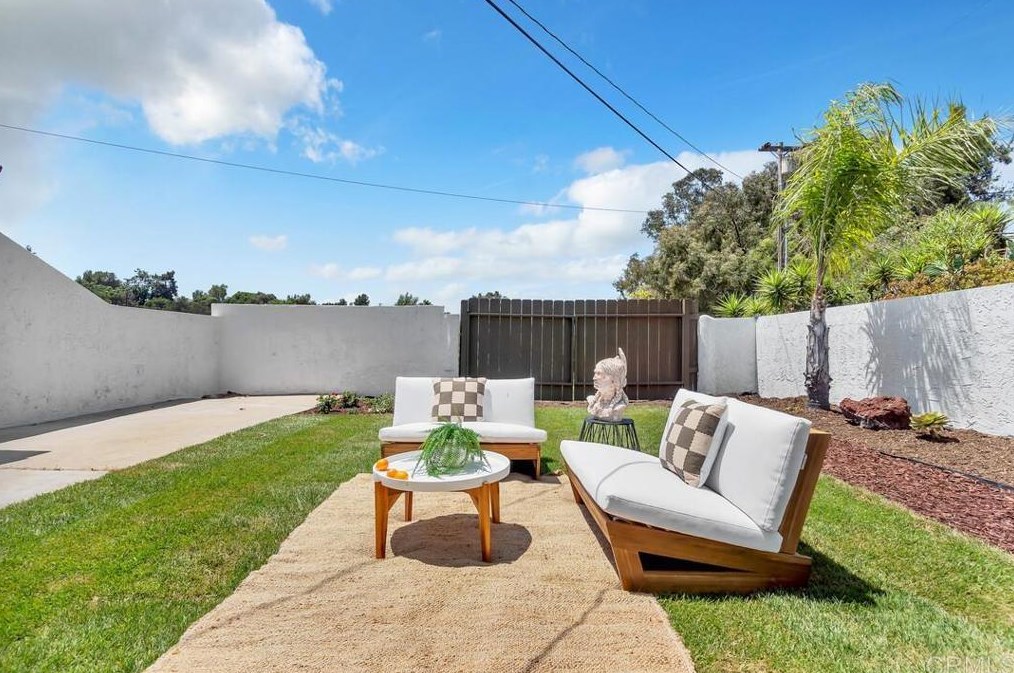 2748 Ramona Dr, Vista CA  92084-1635 exterior