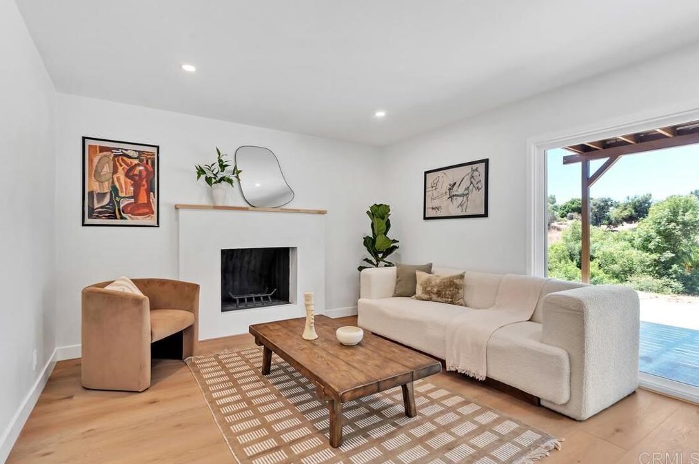 2748 Ramona Dr, Vista CA  92084-1635 exterior