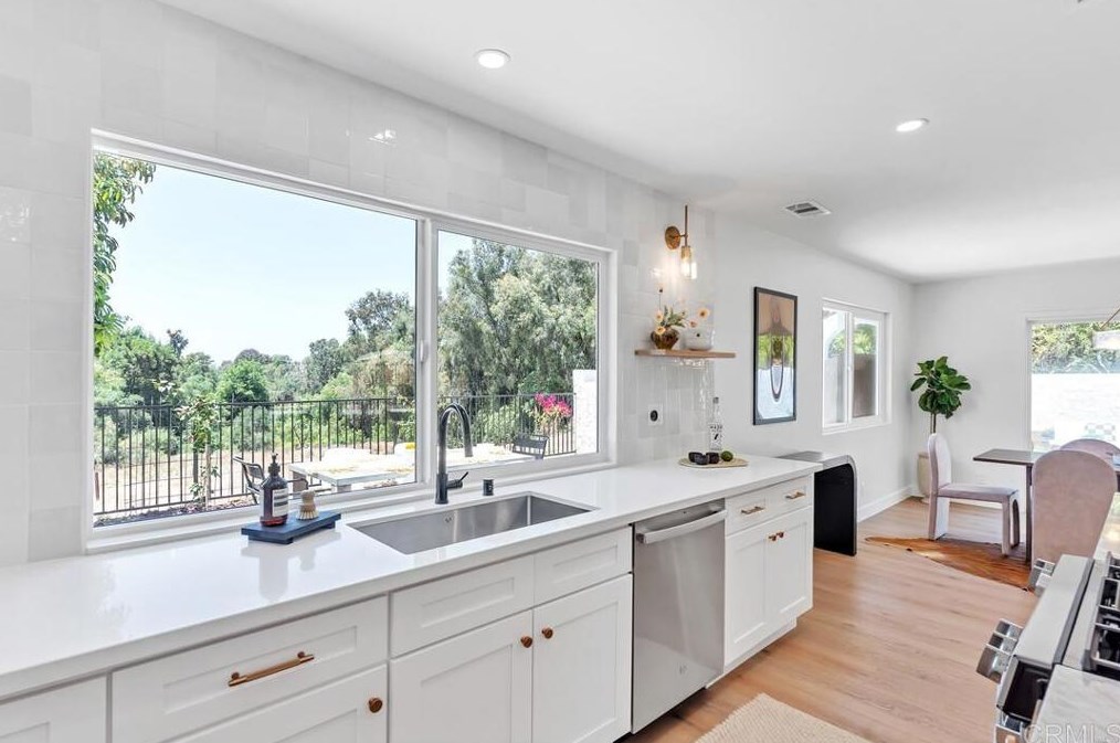 2748 Ramona Dr, Vista CA  92084-1635 exterior