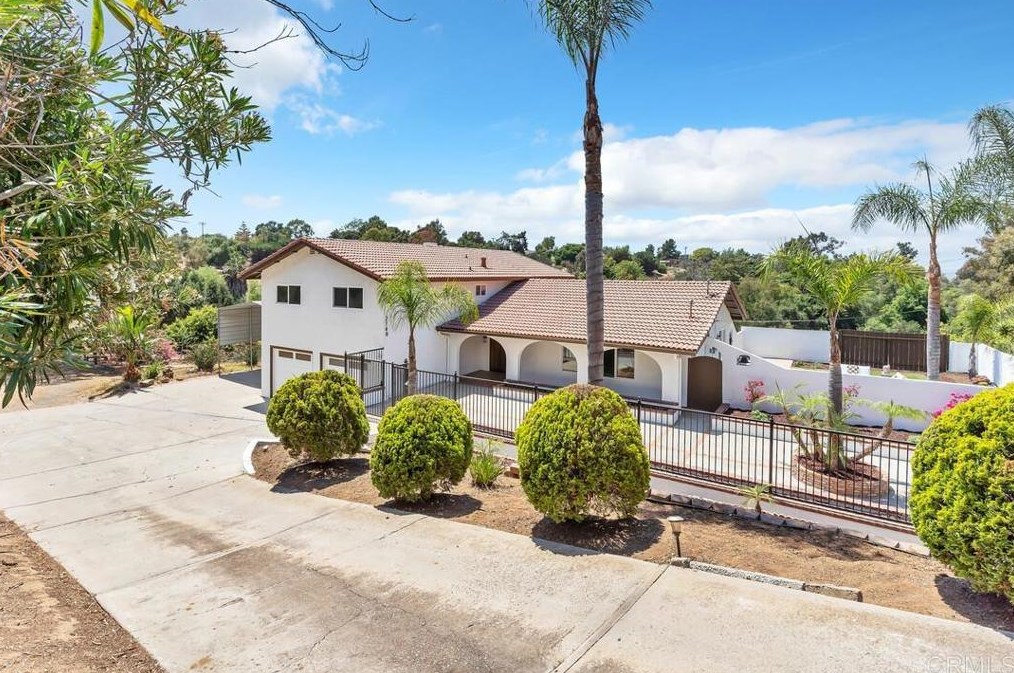 2748 Ramona Dr, Vista CA  92084-1635 exterior