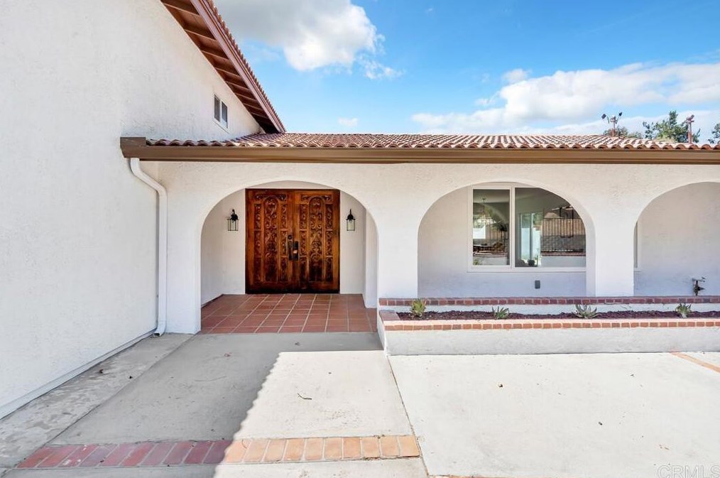 2748 Ramona Dr, Vista CA  92084-1635 exterior
