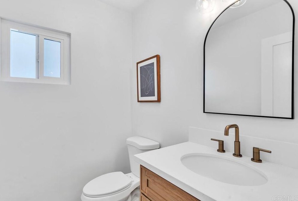 2748 Ramona Dr, Vista CA  92084-1635 exterior