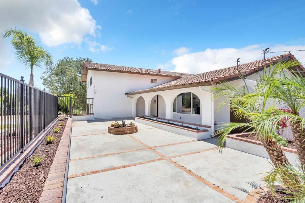 2748 Ramona Dr, Vista CA  92084-1635 exterior