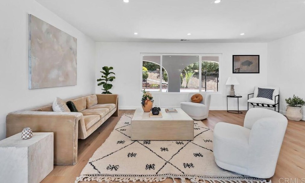2748 Ramona Dr, Vista CA  92084-1635 exterior
