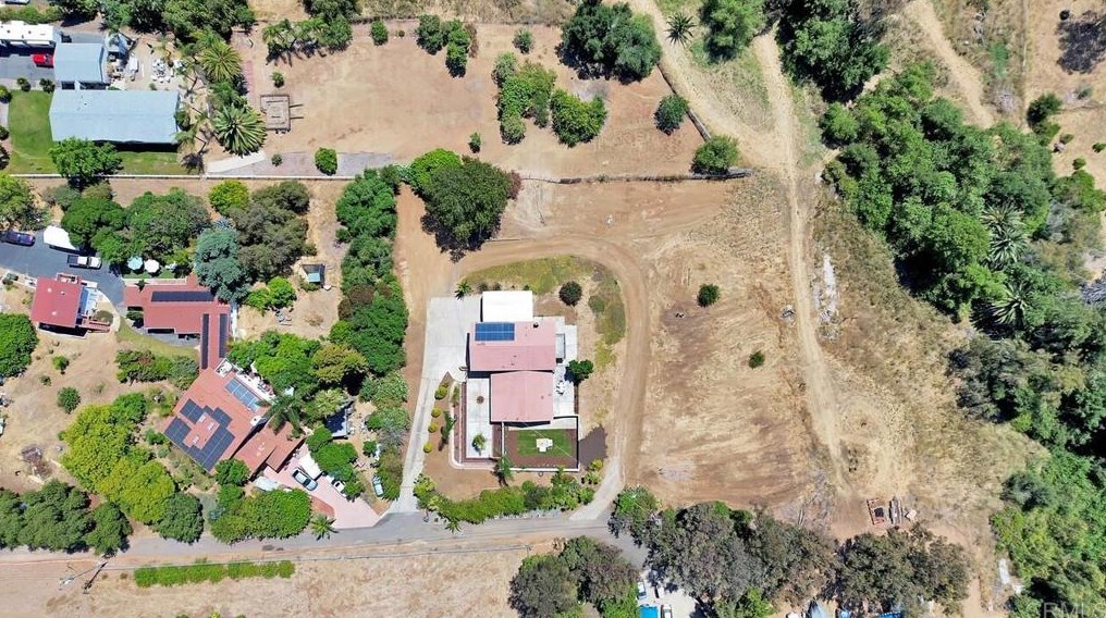2748 Ramona Dr, Vista CA  92084-1635 exterior