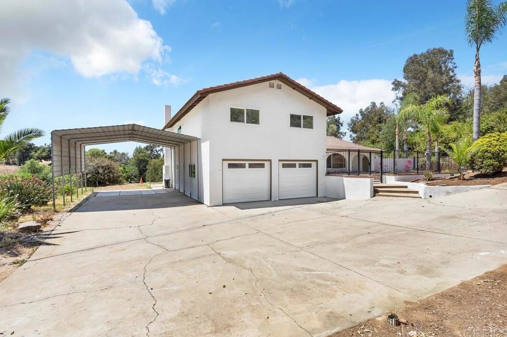 2748 Ramona Dr, Vista CA  92084-1635 exterior