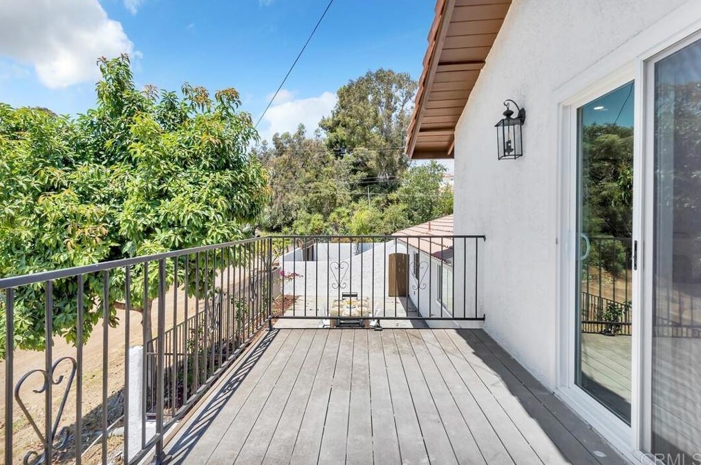 2748 Ramona Dr, Vista CA  92084-1635 exterior