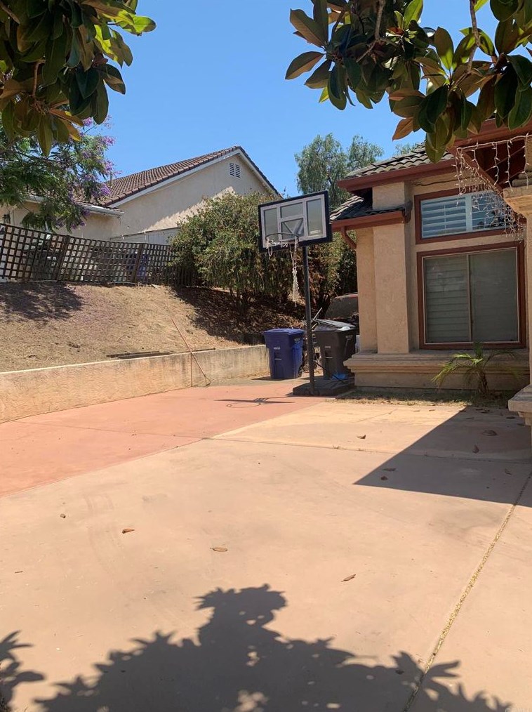 337 Apollo Dr, Vista, CA 92084