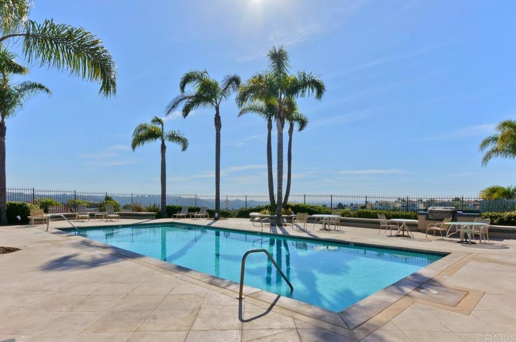 7263 Surfbird Cir, Carlsbad CA  92011-4022 exterior