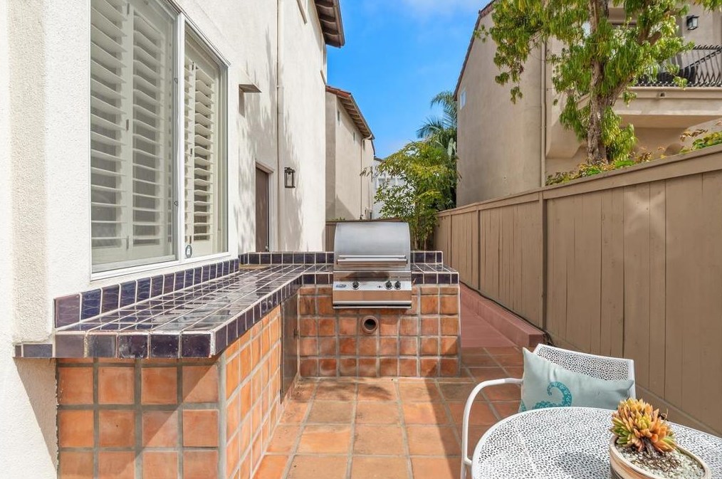 7263 Surfbird Cir, Carlsbad CA  92011-4022 exterior