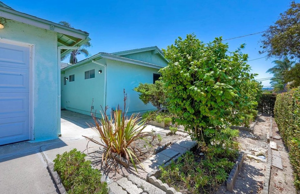 4922 Roja Dr, Oceanside, CA 92057-4320