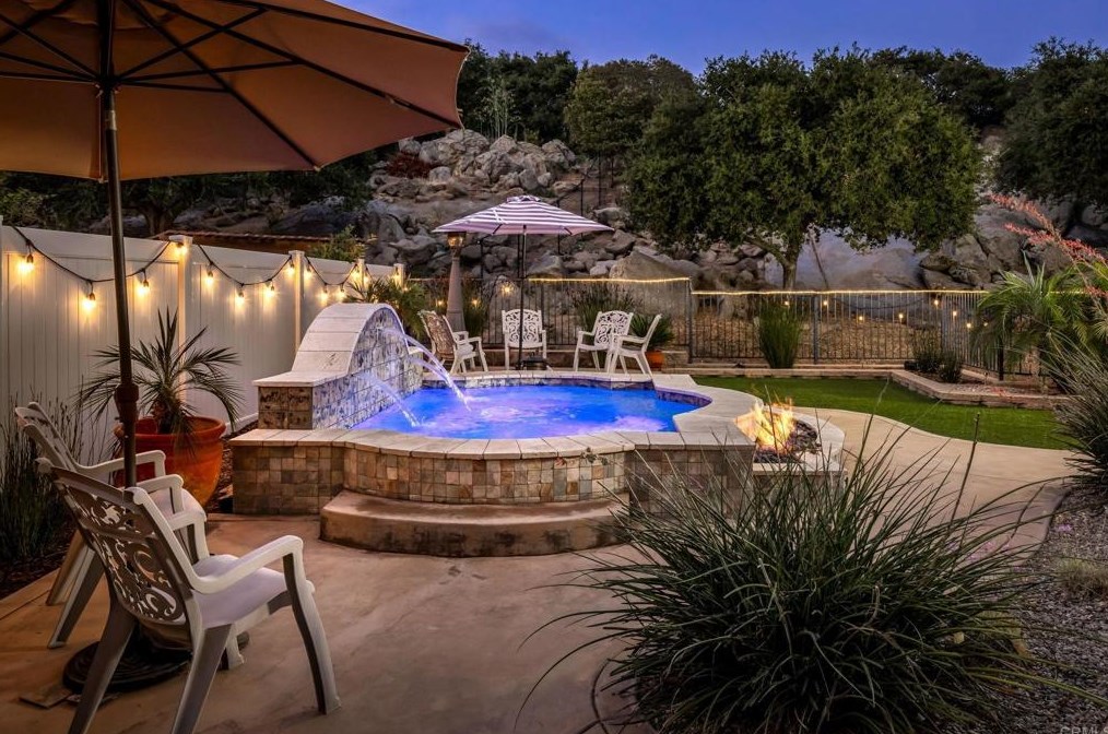 2958 Canyon Rd, Escondido, CA 92025