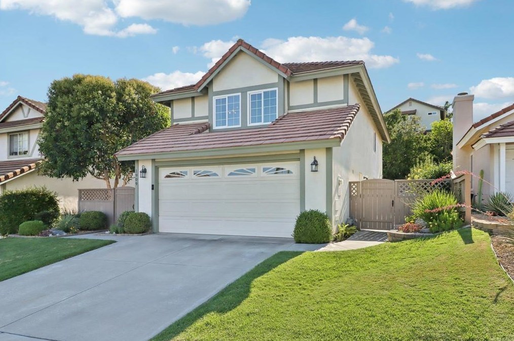 1909 Willow Ridge Dr, Vista, CA 92081-7365