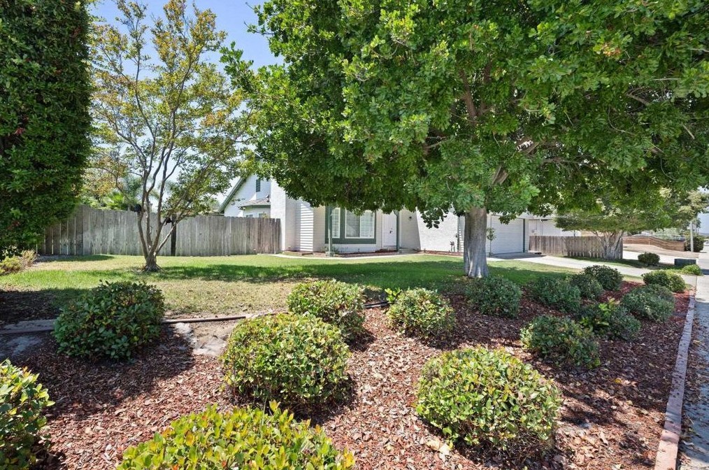 1579 Mission Meadows Dr, Oceanside, CA 92057