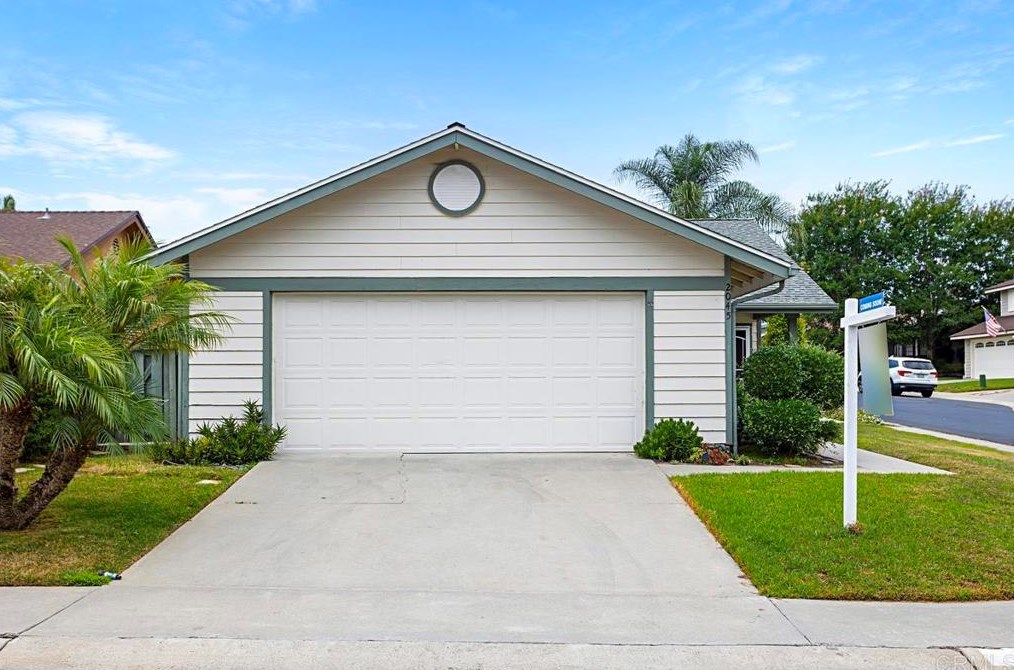 2045 Cottage Way, Vista, CA 92081