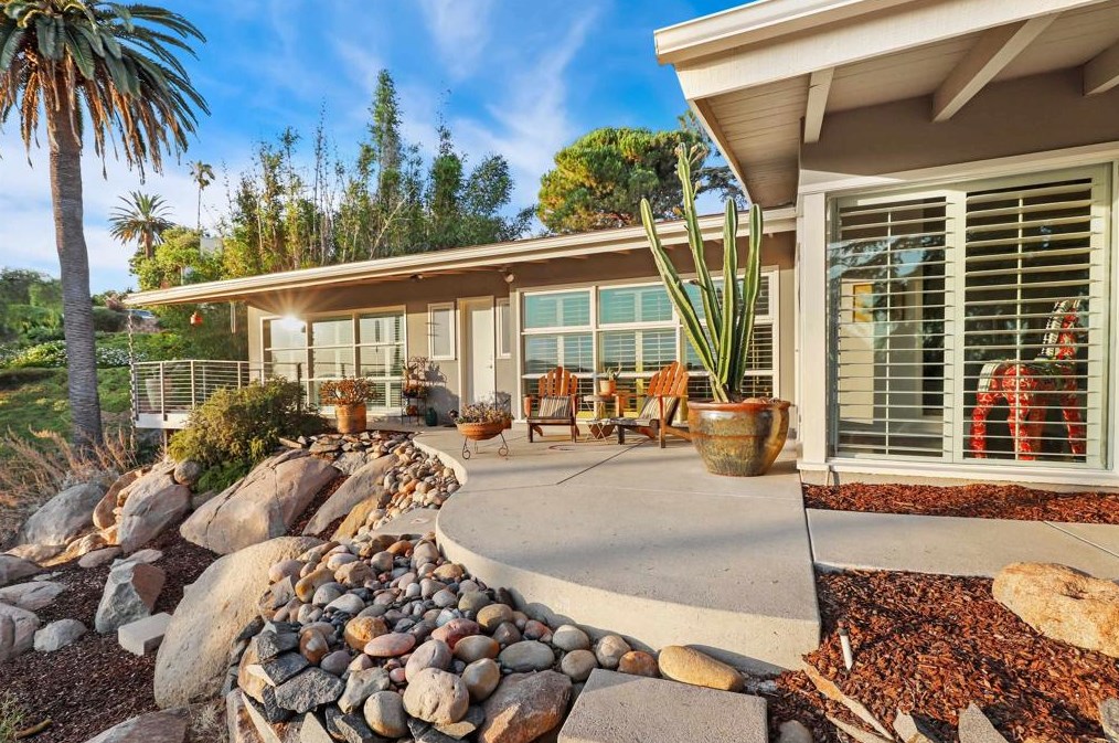 1035 Park Hill Dr, Escondido, CA 92025